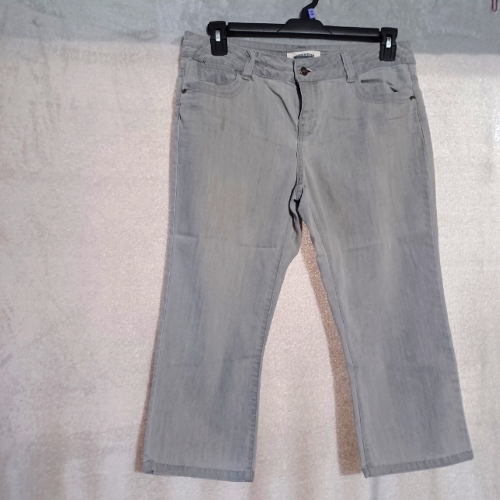 Canyon River Blues Women's Denim Capri Gray Jeans Size 12 Mid Rise.
